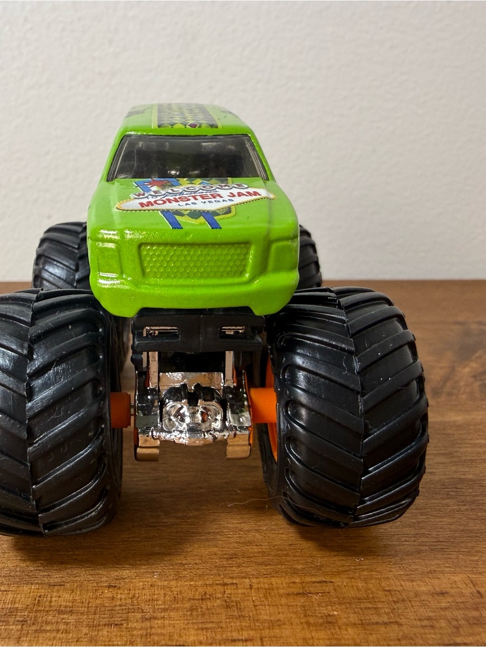 Hot Wheels Monster Jam Truck 1:64 Jester Green “Welcome To Fabulous Las Vegas” - Picture 5 of 7
